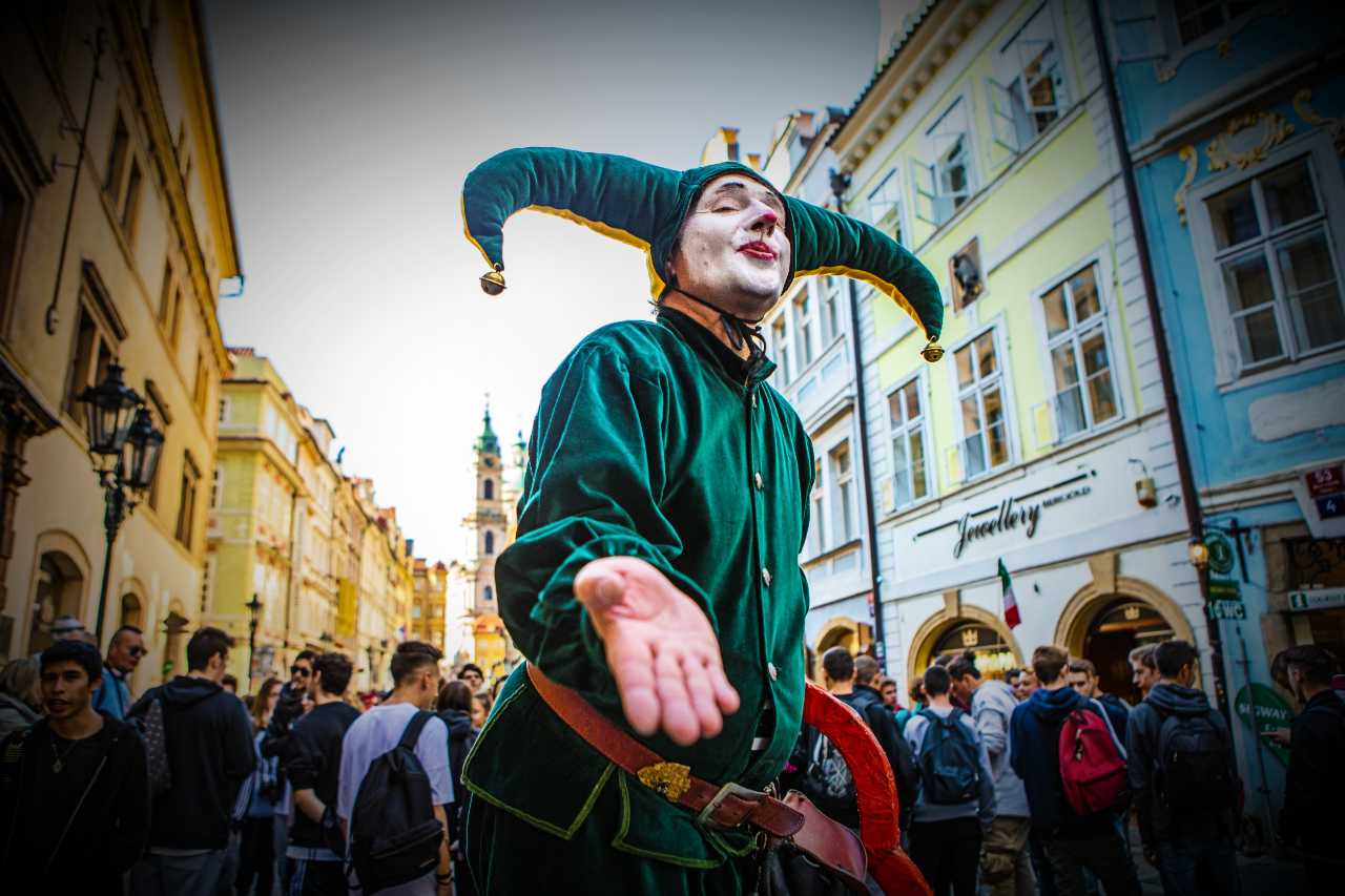 pied piper jester image leading a procession